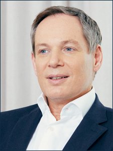 Dr. Robert Löw Dr. Robert Löw