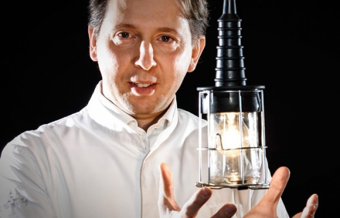 Heinz Reitbauer
Meisterkoch, Inhaber Steirereck im Stadtpark
Eine fundierte Ausbildung ist nur ein Weg von vielen zum Erfolg - der wichtigste Aspekt ist die Freude an einer Tätigkeit.