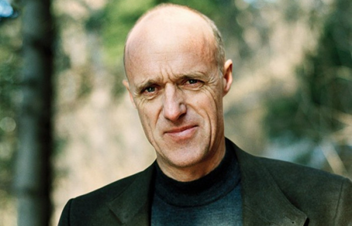 Anton Innauer
Olympiasieger, Autor, Sport-Manager
Wenn man Talente mitbekommen hat und sich selbst zum Workaholic erklärt, ist es gar nicht so schwierig, kommerziellen und gesellschaftlichen Erfolg zu erzielen.